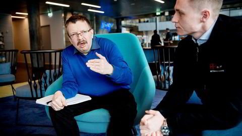– Arbeidsgivere respekterer ikke avtaleverket i like stor grad som før, sier Esben Smistad, nestleder i IKT Bransjen Fagforening til høyre og hovedtillitsvalgt John Christian Hanssen i Evry.
                  Foto: Mikaela Berg