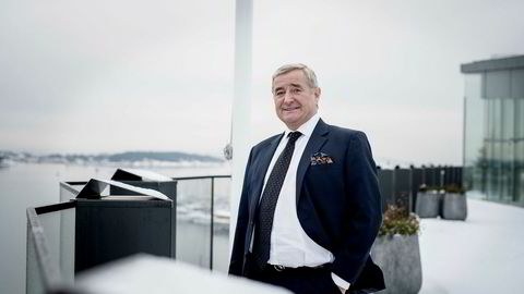 Styreleder Christen Sveaas i Norske Skog er glad for at han forsøkte å redde selskapet. Her er han på verandaen utenfor sitt kontor på Aker Brygge tirsdag.