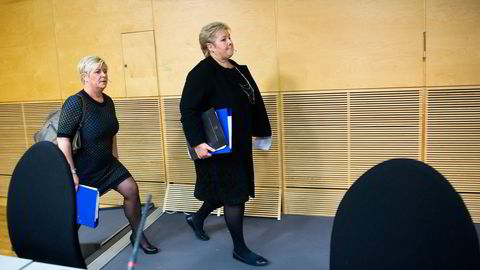 Statsminister Erna Solberg og finansminister Siv Jensen legger frem tillegg for neste års budsjett.
                  Foto: Per Ståle Bugjerde