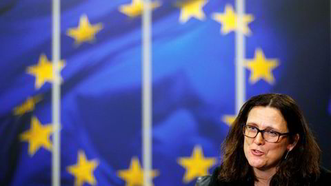 EUs handelskommissær Cecilia Malmstrom sier det er sannsynlig at Europa innfører tollsatser på stål og aluminium.