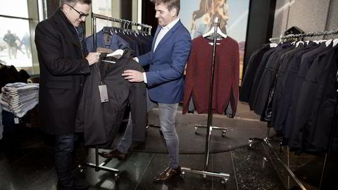 Ola Mæle (til venstre) på vei inn i klesbransjen igjen, investerer i Julian Reed, her er han sammen med grunder Hugo Grimsrud på The Thief. Foto: Ida von Hanno Bast
