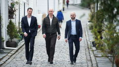 Tore Gjedebo (i midten) selger seg ut av Hitecvision etter flere års uenighet. Her er han sammen med invsteringsdirektørene  Knut Olav Rød (til venstre) og Haakon Stenrød i selskapet Watrium som kjøper Gjedebos eierandel.