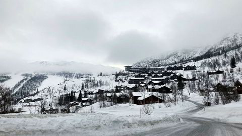 Skarsnuten Hotell i Hemsedal ligger på toppen av fjellet og har egen løype inn i skianlegget. I høysesongen tar hotellet seg ekstra godt betalt for utsikten.