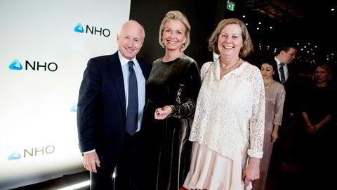 Fra venstre Christian Ringnes, Berit Kjøll og Berit Svendsen ankom torsdag kveld festmiddagen i anledning NHOs årskonferanse i Oslo Spektrum.