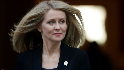 Arbeidsminister Esther McVey trekker seg fra regjeringen.