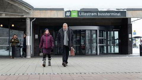 Næringssjef Maria Hoff Aanes og Skedsmo-ordfører Ole Jacob Flæten vil ha NRKs nye hovedkvarter hit til Lillestrøm bussterminal.
