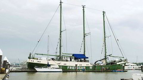 Skipet Rainbow Warrior II er nå skrapet på en strand i Bangladesh. Bildet er fra en annen anledning.