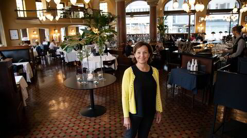 Hotel Continental-eier Elisabeth Caroline Brochmann, her avbildet på Theatercaféen, er fornøyd mer fjoråret og opplever pen vekst også i år, særlig i hotelldriften.