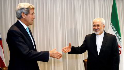 USAs utenriksminister John Kerry (t.v.) møtte Irans utenriksminister Mohammad Javad Zarif i  Wien lørdag. Her fra et møte mellom dem i Geneve, i januar. Foto: Rick Wilking / Reuters / NTB scanpix