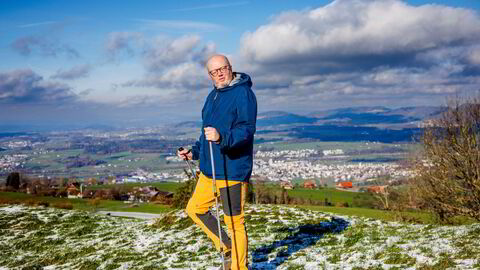 Tore Ivar Slettemoen har solgt aksjer i Freyr, men understreker at han fortsatt er en langsiktig eier. Her er han på fjelltur i åsene over Zug i Sveits, der han bor.