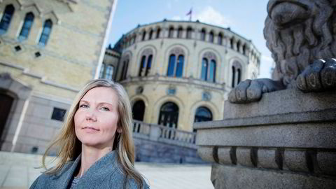 Aps finanspolitiker Marianne Marthinsen har i Dagens Næringsliv senest 8. desember varslet at de ønsker på å skru opp bilavgiftene igjen, spesielt på de bilene som bruker minst drivstoff; plugin hybridbiler.