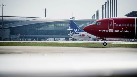 Mens SAS-pilotene har streiket denne uken, har Norwegian kjørt for fullt med flere ekstra flyvninger på norsk innenriks hver dag. Bildet er fra Oslo lufthavn Gardermoen tirsdag.