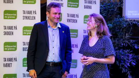 Miljøpartiet De Grønne gjør det godt i høstens første partimåling. Det gleder Nasjonal talsperson Arild Hermstad, her fotografert sammen med stortingsrepresentant Une Bastholm under sommerpressekonferansen til partiet. Foto: Håkon Mosvold Larsen / NTB scanpix