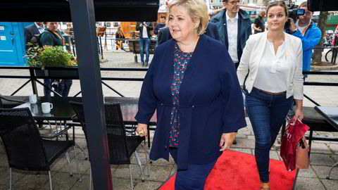 Statsminister Erna Solberg på vei til frokostmøte under Arendalsuka.