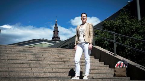 Direktør Mari Velsand i Medietilsynet er bekymret for at fm-sendinger i Oslo vil forpurre omleggingen til dab.