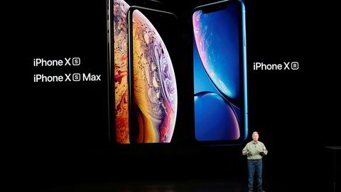 Markedsdirektør Philip W. Schiller i Apple presenterer de nye Iphone Xs og Xr-modellene. Apple prøver å etablere seg som et enda mer eksklusivt varemerke, ikke minst prismessig, med de nye telefonene.