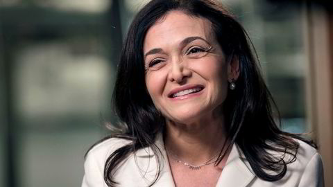 Norske kvinner kan lære mye av Facebook-sjef Sheryl Sandbergs bok «Lean in», skriver kronikkforfatteren.