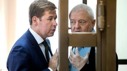 Spionsiktede Frode Berg under ankebehandlingen av varetektsfengslingen av han i byretten i Moskva, sammen med sin russiske advokat Ilja Novikov.