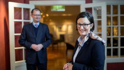 Barbara Zanoni Utne, her med ektemannen Hans Edmund Utne i bakgrunnen, har etter langvarig misnøye med manglende politisk gjennomslag meldt Hotel Ullensvang i Hardanger ut av NHO Reiseliv og inn i Norsk Industri.