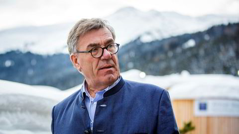 Stein Erik Hagen satset på å ta opp konkurransen med Telia og Telenor med Komplett Mobil. Nå kaster han kortene.