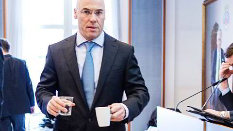 INNDRAR. Seksjonsleder hos Finanstilsynet, Geir Holen, har besluttet inndragning av milliongevinst for to utenlandske selskaper. 
                  Foto: Per Thrana