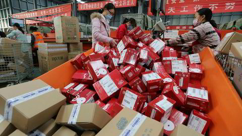 Det kinesiske internettselskapet Alibaba og den amerikanske konkurrenten Amazon.com gjør seg klar til å innta Sørøst-Asia – et marked med over 600 millioner forbrukere og en forventet netthandelsvekst på 32 prosent i året. Alibaba satte en ny handelsrekord under singeldagen den 11.11 med en omsetning på over 150 milliarder kroner på en dag.