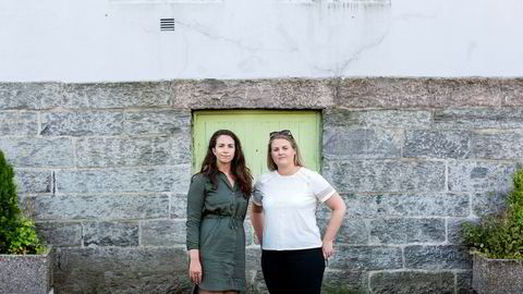 Siviløkonomistudentene Annett Leikvang Hafthun (til venstre) og Hanne Ulfsnes ved Norges Handelshøyskole har funnet at bankansatte kan overvurdere evnen til å oppdage mistenkelige transaksjoner.