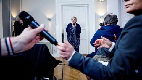 Statsminister Erna Solberg uttaler seg om stortingspresident Olemic Thommessens avgang under en pressekonferanse i statsministerboligen i Parkveien.