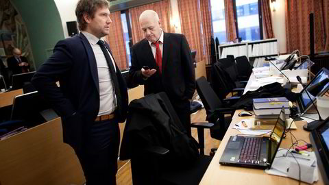 Kåre Nilsens forsvarer Odd Rune Torstrup (til høyre) vil ha sin klient frikjent. Til venstre, forsvarer Kristoffer Våland Lerum. Foto: Tomas Alf Larsen