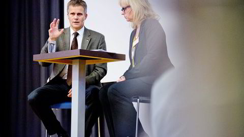 Statoils Helge Lund redegjør for sikkerhetstrusler på NRS Sikkerhetskonferanse for næringslivet. Her blir han intervjuet av Christine Korme. Foto: