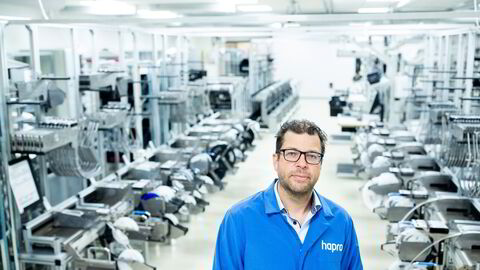 På Jaren i Gran kommune ligger en av store elektronikkfabrikkene som de siste årene har følt på de store svingningene i verdensøkonomien. Markedsdirektør Jens A. Martinsen mener likevel selskapet er kommet styrket ut av de mange krisene.