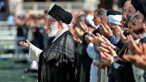 - Jeg anser ikke Donald Trump som en person som er verdig å utveksle meldinger med, sier Irans øverste leder Ali Khamenei.