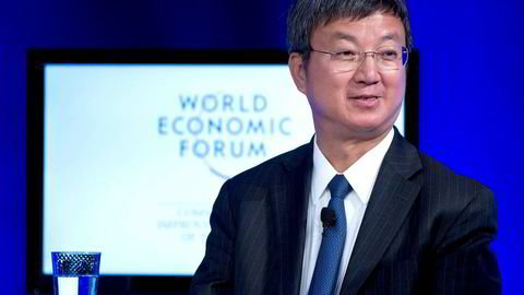 Zhu Min har lang fartstid som visedirektør i Det internasjonale pengefondet (IMF) og har tidligere også jobbet i Verdensbanken. Han tror spesielt Trumps skattereformer vil møte på problemer.
