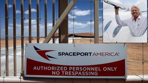 SpaceShipTwo tilhører selskapet Virgin Galactic, som er startet av Virgin-gründer Richard Branson
