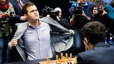 I 2018 vant Magnus Carlsen til slutt over Fabiano Caruana og ble verdensmester etter et såkalt tiebreak. Det ble nødvendig for å skille de to, etter at de først hadde spilt uavgjort i 12 partier.