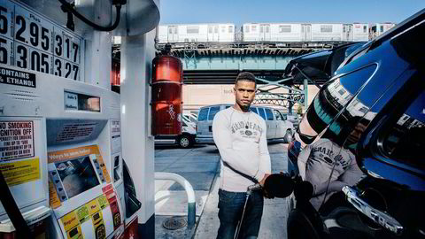 Amerikanerne konsumerer ikke like mye bensin som de pleier i kjøresesongen. Mange bekymrer seg for at bensinoverskuddet vil vedvare. Arkivfoto: Johannes Worsøe Berg