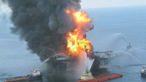 Arkivbilde. Mexico-gulfen 20. april 2010. Kvart på ti eksploderer riggen Deepwater Horizon. Foto: NTB Scanpix