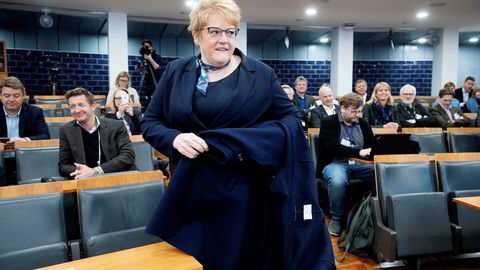 Venstre-leder Trine Skei Grande hadde i fjor et møte med partifelle Gro Skartveit på partiets landsmøte.
