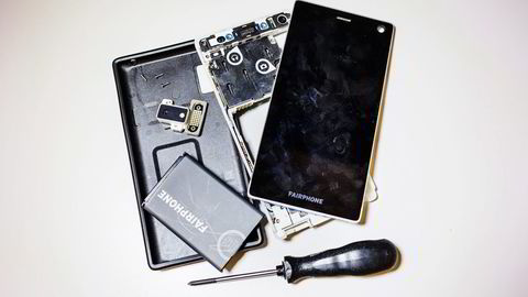 Fairphone 2 har lagt til rette for at du skal kunne mekke på telefonen selv. Foto: Per Thrana