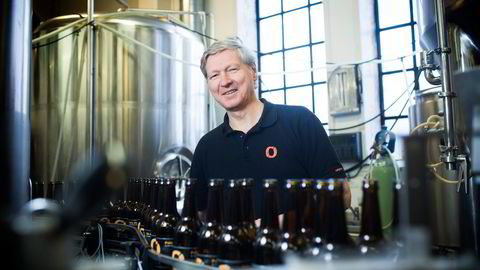 Daglig leder Tore Nybø tar i år sikte på at Nøgne Ø i Grimstad skal produsere to millioner liter øl og sake – en økning på 33 prosent fra ifjor. Foto: Sondre Steen Holvik