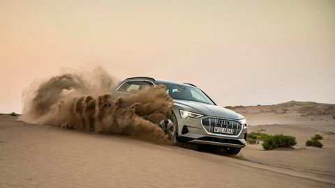 Det er registrert over 2000 Audi e-tron siden Møller startet med leveringer av bilen i mars. Her på testkjøring i Abu Dhabi.