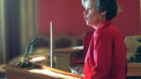 Høyres Annelise Høegh på talerstolen under en alkohollov-debatt i Stortinget i 1997. Scan-Foto: Erik Johansen