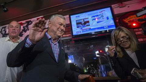 Dana Rohrabacher forlater sin egen valgvake i Costa Mesa, California da valgnederlaget var klart natt til onsdag.
