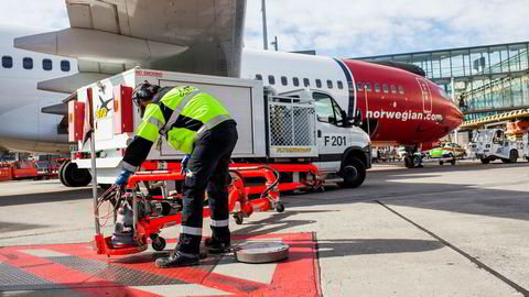 På Oslo lufthavn Gardermoen fylles flyene fortsatt med vanlig flydrivstoff. Planen var gradvis innfasing av biodrivstoff, men hittil i år er det ikke fylt én dråpe med det.