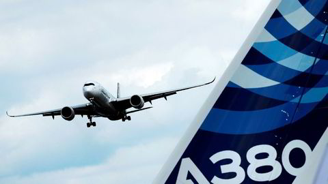 Mens Boeing-fly står på bakken etter to dødsulykker sikrer Airbus seg store kontrakter med konkurrerende modeller på det kinesiske markedet.