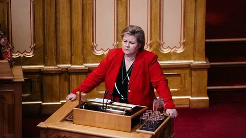 Erna Solberg avviser at hun har vært arrogant overfor Stortinget, slik Støre og Lysbakken mener.