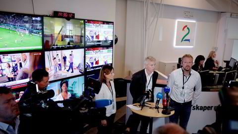 TV 2s organisasjons- og kommunikasjonsdirektør Sarah C.J. Willand (til venstre) spiller en sentral rolle i nedbemanningen i TV 2, sammen med toppsjef Olav T. Sandnes (midten) og nyhets- og sportsredaktør Jan Ove Årsæther.