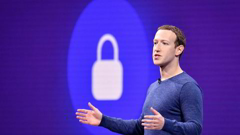 Facebook og toppsjefen Mark Zuckerberg har lenge vært på defensiven. Nå varsler han store endringer.