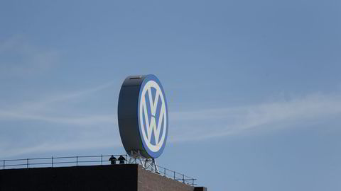 Bilgiganten Volkswagen har tidligere måttet betale en sum tilsvarende 125 milliarder kroner etter å ha inngått et forlik i USA om selskapets utslippsjuks. Foto: