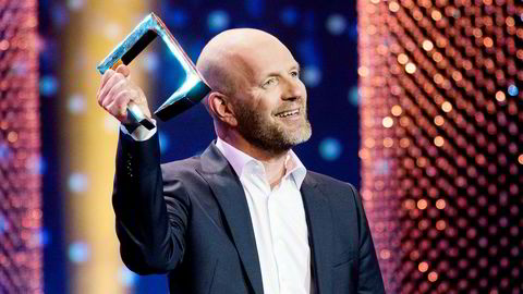 Bård Tufte Johansen fikk prisen for beste mannlig programleder under Gullruten 2018 i Grieghallen i Bergen. Aksjeinvesteringene går ikke like bra.